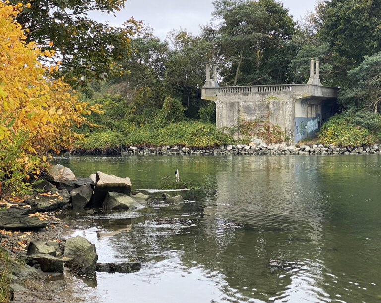 Read more about the article Plein air oil painting Sprague Bridge, Narragansett, RI