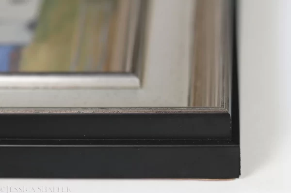 Black corner Edge Detail of Silver Frame